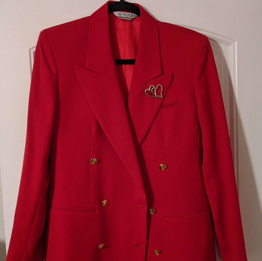 80s style Lauren Reed New York Woman's red POWER BLAZER WITH HEART PIN